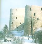 Изборская крепость. XIV в. Башни западной стены - Рябиновка и Вышка.   Фото 1982 г.