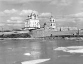 Общий  вид  Троицкого  собора  с юго-западной стороны.   Фото Скобельцына Б.С., 1960 г.