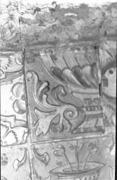Изразец XVIIв.  в декоративном поясе барабана. Фото Скобельцына Б.С. ,1981