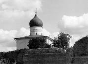 Церковь Варлаама Хутынского на "званице". XVI в. Вид с северной стороны.  Фото Б.Скобельцына. 1973 г.  г.Псков, ул.Л.Поземского,