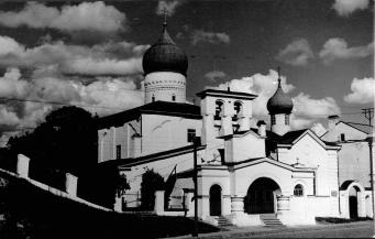 Церковь Варлаама Хутынского на "званице". XVI в. Вид с северо-запада.  Фото Б.Скобельцына. 1973 г.  г.Псков, ул.Л.Поземского,