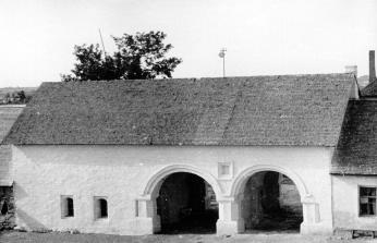 Вид с юга на  ворота. Фото  Никитина В.Е., 1989