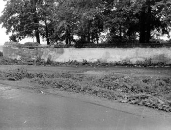 Вид на северо-восточную  часть ограды. Фото Никитина В.Е., 1989