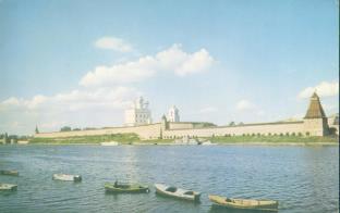 Ансамбль Псковского Кремля. Вид с Завеличья. Фото 1966 г.