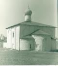 Церковь Козьмы и Дамиана. Вид с юго-востока. Фото В.Лебедевой. 1972 г.