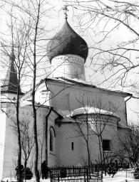 Восточный фасад. Фото Скобельцына Б.С.,1979