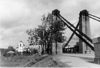 Цепные мосты через р.Великую. 1850-1853 гг.  Вид с запада. Фото А.Пунина. 1975 г.  г.Остров.