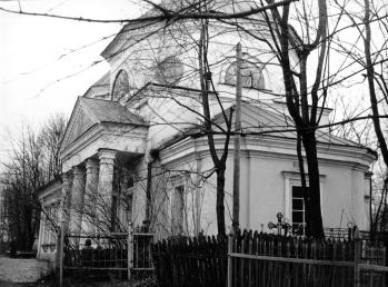 Церковь Казанская. Кон. XVIII в. Общий вид. Фото Михайлова С.П. 1975 г.  г.Великие Луки.