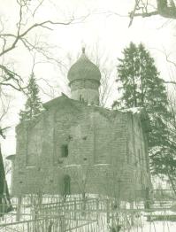 Церковь Воскресения Христова. XV в. Северный фасад. Фото  1988 г.  д.Пустое Воскресение, Пыталовский р-он.