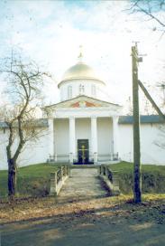Псково-Печерский монастырь. Собор Михаила Архангела. XIX в. Фото 2001 г.  г.Печоры.
