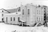 Дом Лавриновского. 1908 г. Северный и западный фасады. Фото 1996 г.  г.Псков, ул.Детская, д.2.