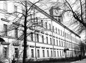 Присутственные места. 1779-1789 г. Западный фасад. Фото 1974 г.  г.Псков, ул.Некрасова, д.23.