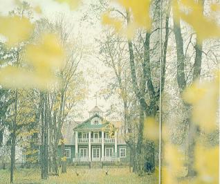 Усадьба Петровское. Главный дом. Вид из парка. Фото 1979 г.