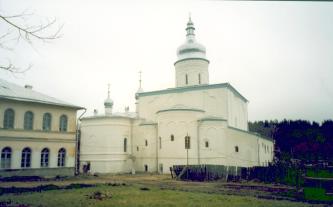 Собор Трех святителей. XVI в. Вид с востока. Фото 2001 г. после реставрации.