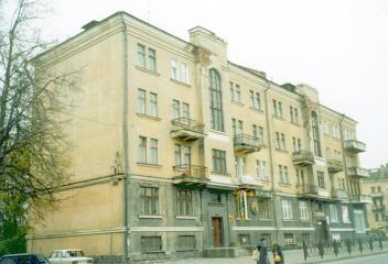 г.Псков, Рижский пр-т, 5\12  Дом жилой. 1939 г.  Северо-западный фасад.