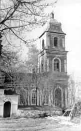 Трапезная с  колокольней. Северный  фасад. Фото Скобельцына Б.С. , 1977