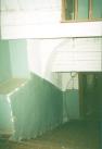 Фрагмент  интерьера пристенного крыльца. Вид площадки верхнего рундука. Фото Руденко О.В. 2003