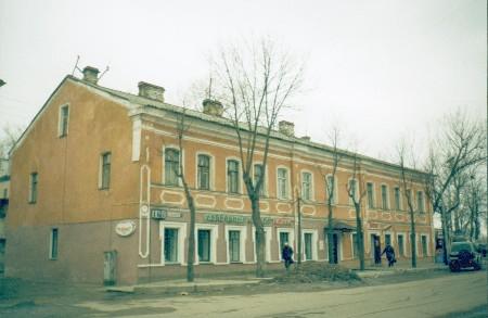 Вид с юго-востока  с ул. Пушкина. Фото Руденко О.В. 2003 г