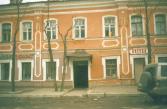 Фрагмент главного фасада. Фото Руденко О.В. 2003 г