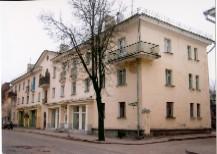 г.Псков, ул.Гоголя, д.6  Дом жилой. 1956 г.  Общий вид с востока.  Фото 2006 г.  
