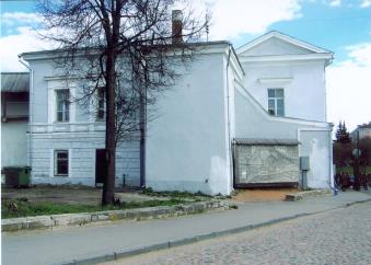 г.Псков, Кремль, 6.  Консистория. 1853 г.; 1871 г.  Дворовый фасад. Общий вид с запада.  Фото май 2007 г.