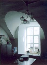 г.Псков, Кремль, 6.  Консистория. 1853 г.; 1871 г.  Фрагмент интерьера 1-го этажа. Окно северного крыла.  Фото май 2007 г.