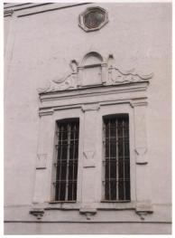 Фрагмент южного фасада.Окно храма