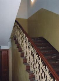 Фрагмент интерьера 1-го этажа. Парадная лестница